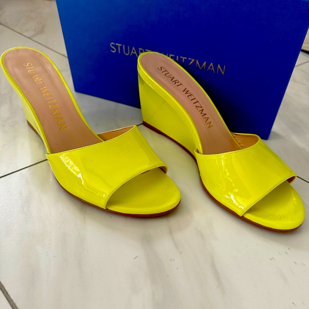 Stuart Weitzman Larunda Wedge Sandal in lime